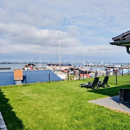 Fischerblick Haushaelfte Stahlbrode