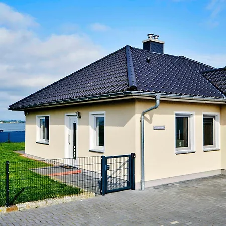 Fischerblick Haushaelfte Stahlbrode