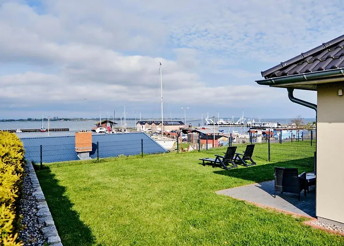 Fischerblick Haushaelfte Stahlbrode